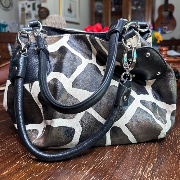 Giraffe Print Handbag With Black Handles & Silver Hardware - Picture 1 of 8